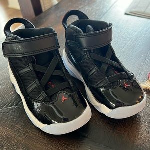 Kids Jordan Two 3 (two3) shoes. Excellent used condition. US size 8C